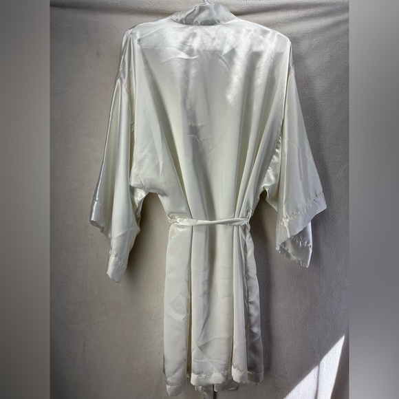 Vtg Val Mode Robe Women's Small White Satin Kimono Embroidered Floral Lace Bride - Picture 6 of 8